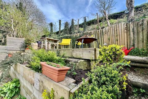 2 bedroom detached house for sale, Red Lion Lane, Farnham