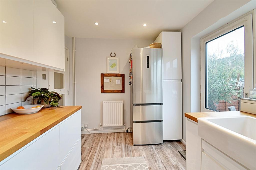 Kitchen 2.jpg