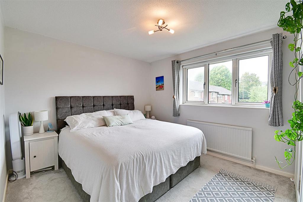 Bedroom 1 1.jpg