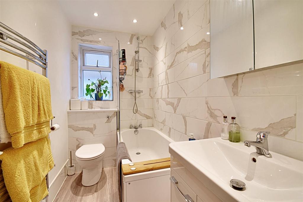 Bathroom.jpg