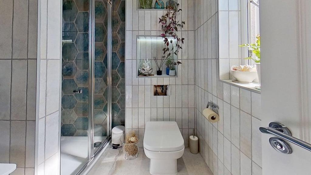 83-Bluebell-Wynd-Bathroom.jpg