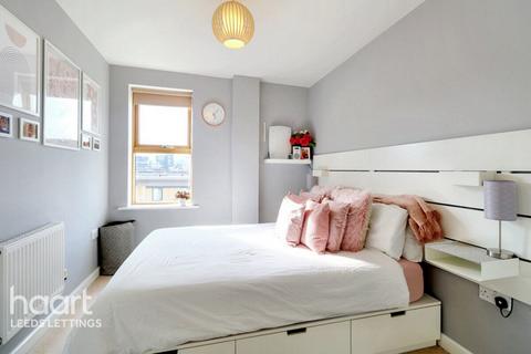 2 bedroom apartment to rent, Bowman Lane, Leeds