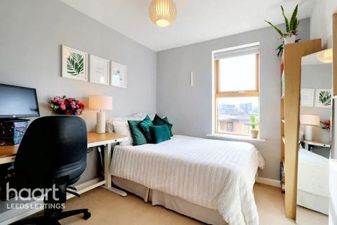 2 bedroom apartment to rent, Bowman Lane, Leeds