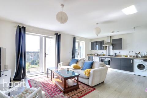 2 bedroom apartment for sale, Arc Court, Romford, RM7 0FH