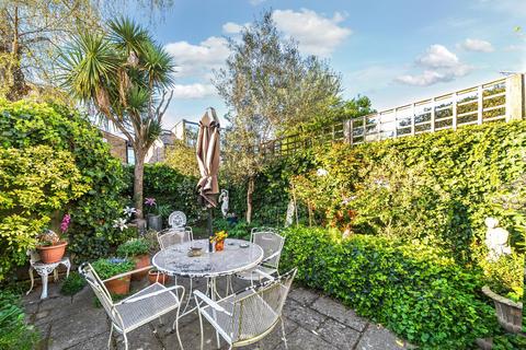 22 New Road, Richmond, TW10 7HY