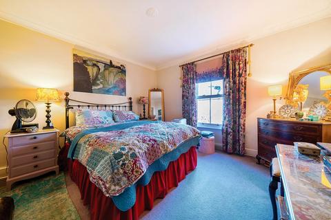 22 New Road, Richmond, TW10 7HY