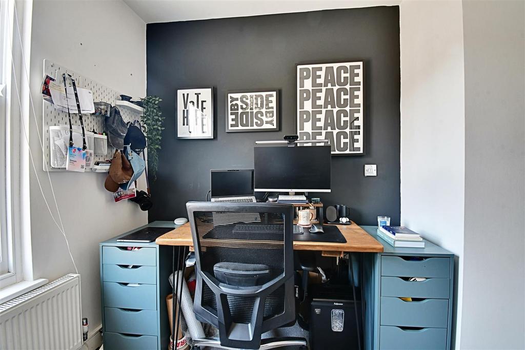 Bedroom 1 3.jpg