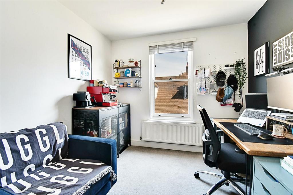 Bedroom 1 1.jpg