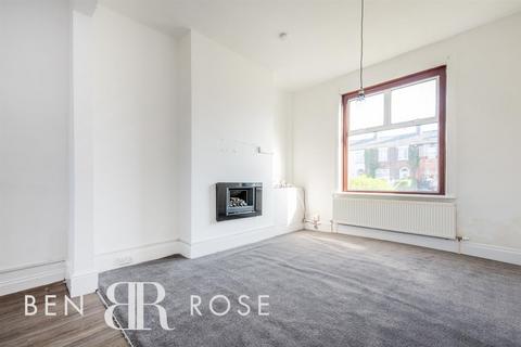 3 bedroom terraced house to rent, Victoria Road, Walton-Le-Dale, Preston