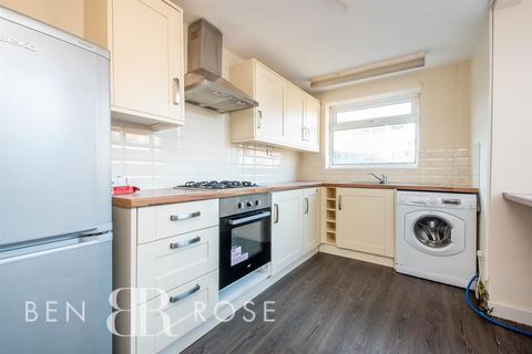 3 bedroom terraced house to rent, Victoria Road, Walton-Le-Dale, Preston