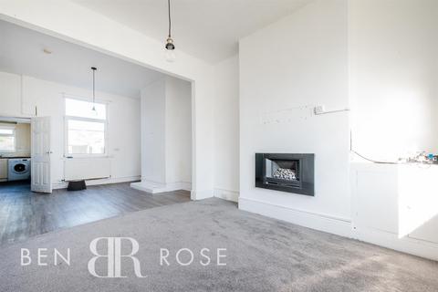 3 bedroom terraced house to rent, Victoria Road, Walton-Le-Dale, Preston