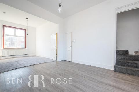 3 bedroom terraced house to rent, Victoria Road, Walton-Le-Dale, Preston