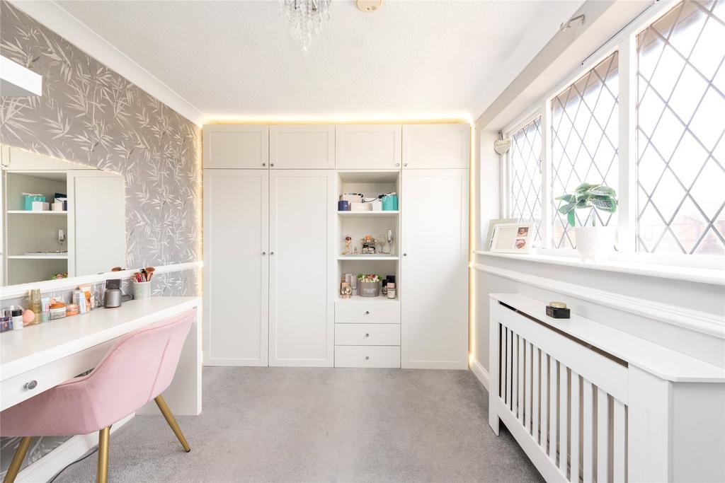 Bed 5/Dressing Rm