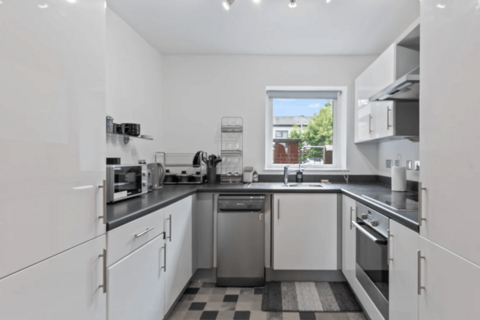 3 bedroom flat to rent, London, SE24