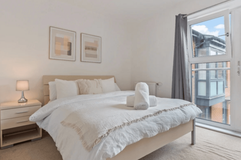 3 bedroom flat to rent, London, SE24