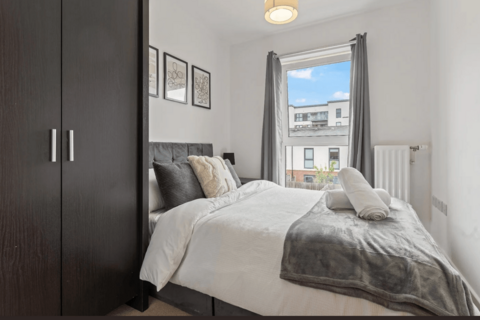 3 bedroom flat to rent, London, SE24