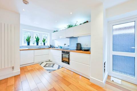 6 Golfside Close, New Malden, KT3 4RH