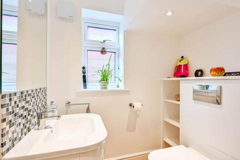 6 Golfside Close, New Malden, KT3 4RH