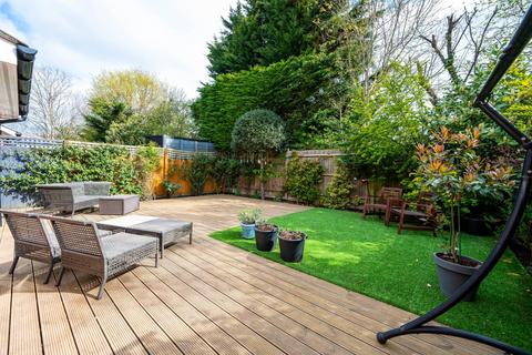 6 Golfside Close, New Malden, KT3 4RH