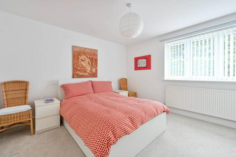 6 Golfside Close, New Malden, KT3 4RH