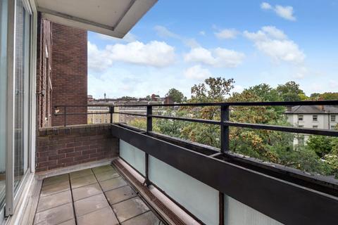 2 bedroom apartment for sale, Darwin Court, Gloucester Avenue