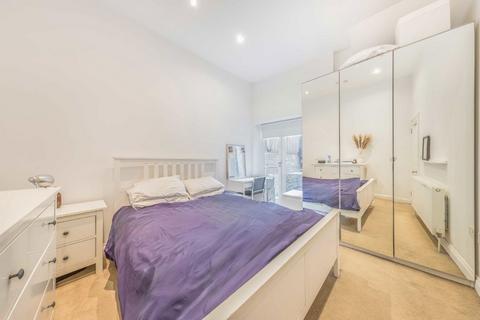 1 bedroom flat for sale, Lavender Hill, London SW11