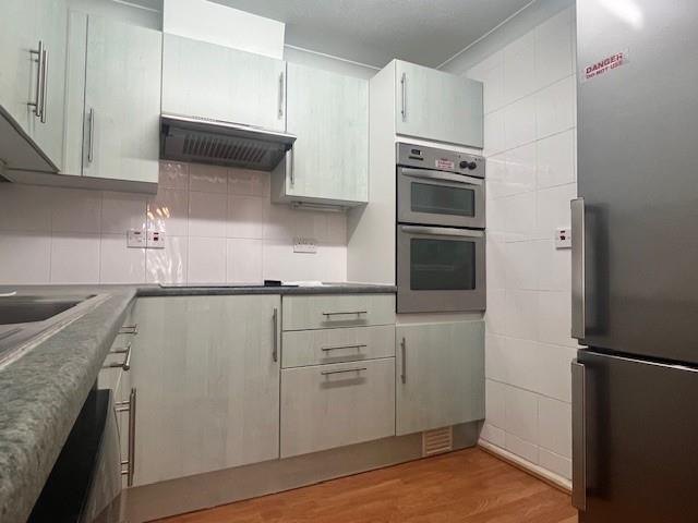 Kitchen 2.jpg