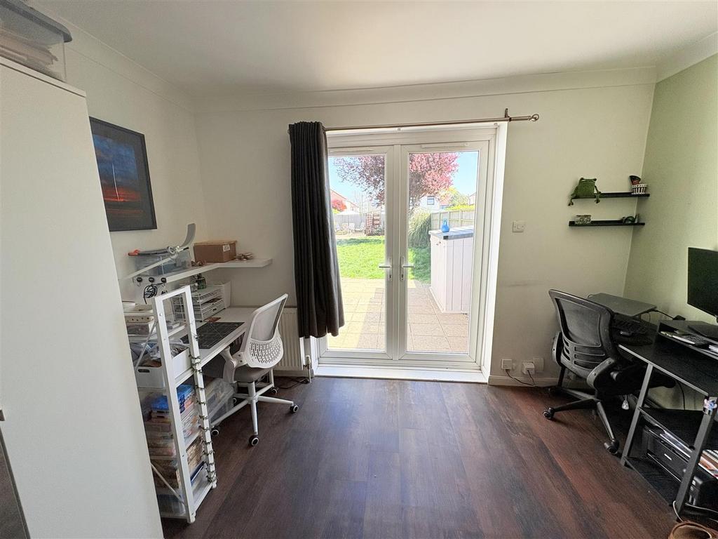 Bed 2.jpg