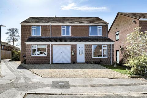 5 bedroom detached house for sale, Sunderland Close, Melksham SN12