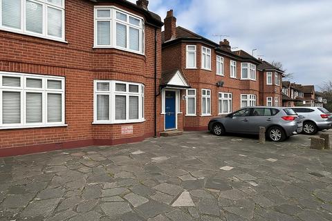 3 bedroom flat to rent, North Circular Road, Palmers Green, N13