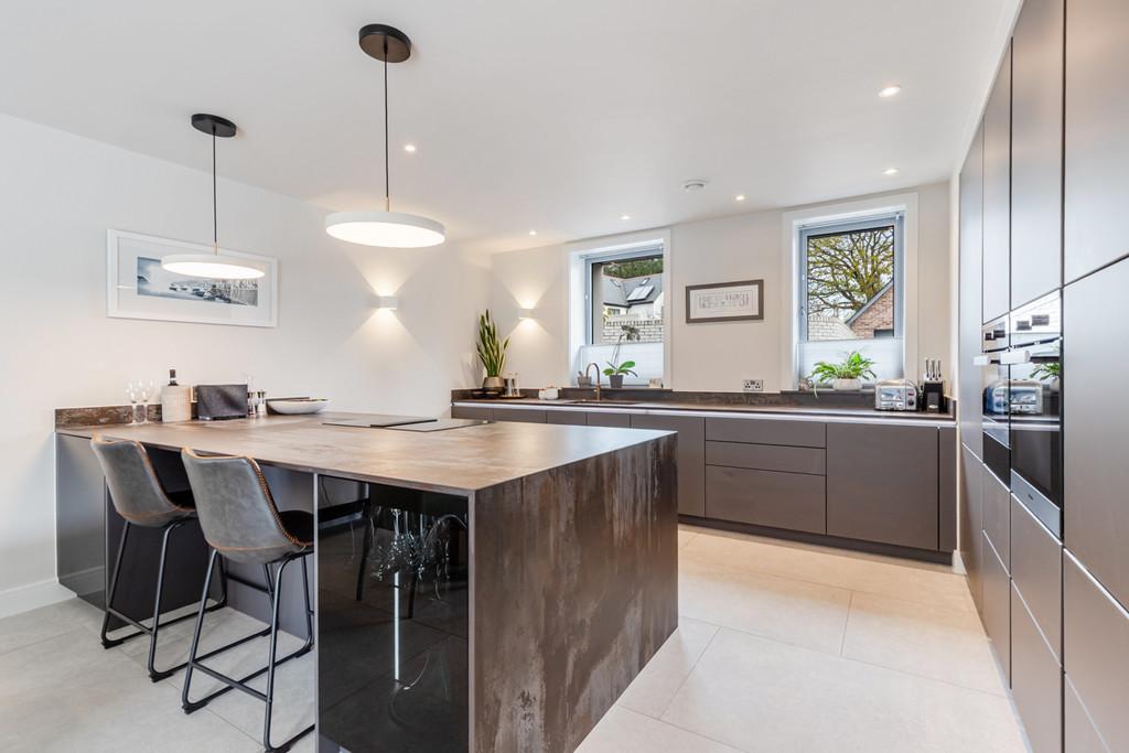 B  Charles Court Lympstone - 250404