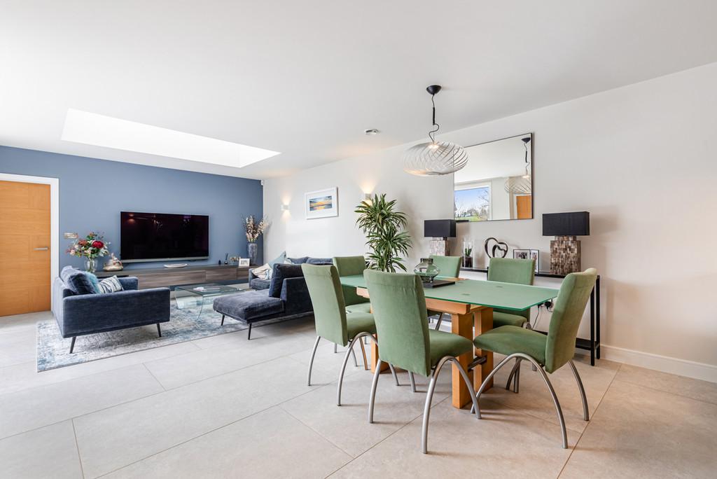 B Charles Court Lympstone - 250404