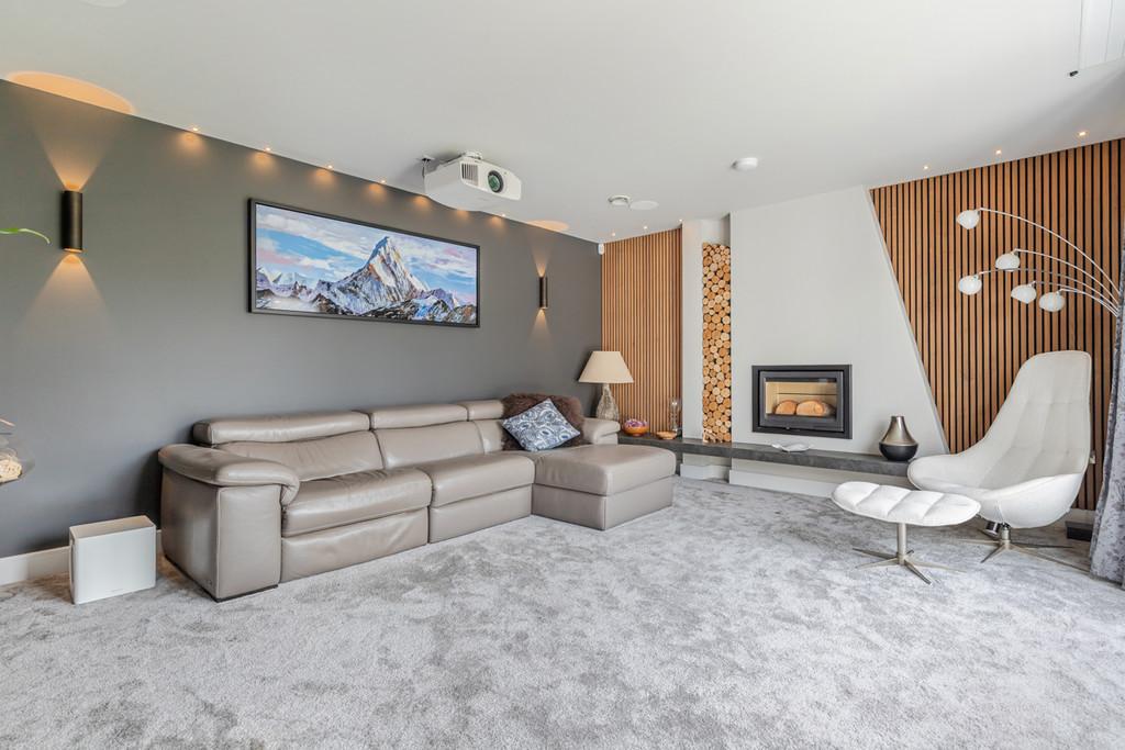 B Charles Court Lympstone - 250404
