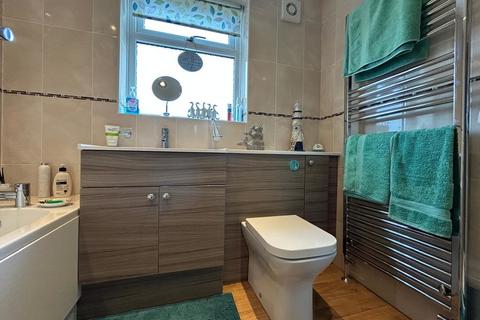 3 bedroom semi-detached house for sale, Fishponds Drive, Wakefield WF4