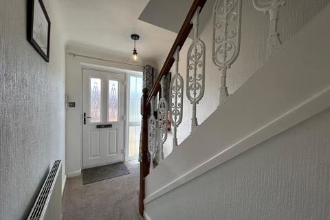 3 bedroom semi-detached house for sale, Fishponds Drive, Wakefield WF4