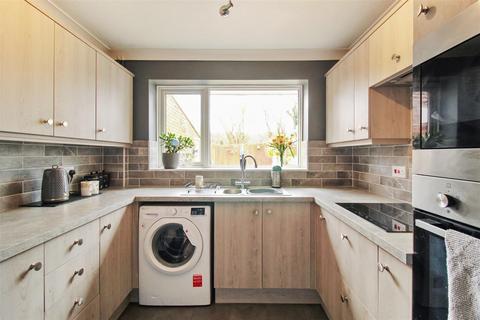 32 Hampton Close, Herne Bay, CT6 8BZ