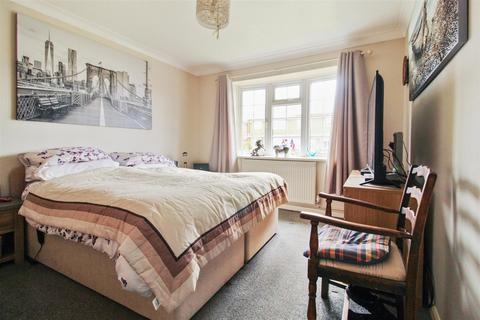 32 Hampton Close, Herne Bay, CT6 8BZ