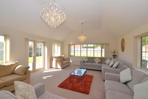 Tweedsdale Aviary Close, Grantham, NG31 9LF