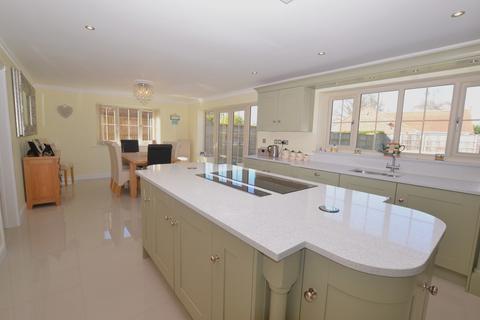 Tweedsdale Aviary Close, Grantham, NG31 9LF