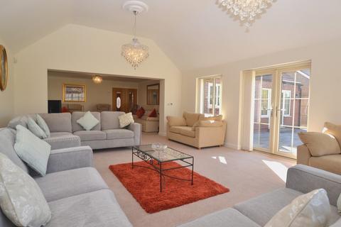 Tweedsdale Aviary Close, Grantham, NG31 9LF