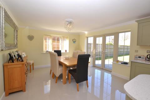 Tweedsdale Aviary Close, Grantham, NG31 9LF