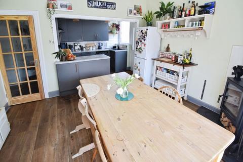 3 bedroom semi-detached house for sale, Springswood Road, Bradford BD18