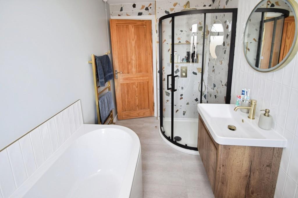 8cac286d-Bathroom 201
