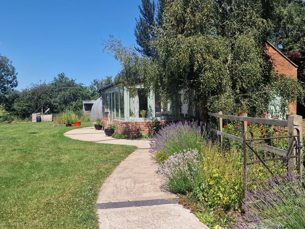 Path to Annexe