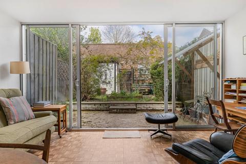 17 Hennel Close, London, SE23 2NT