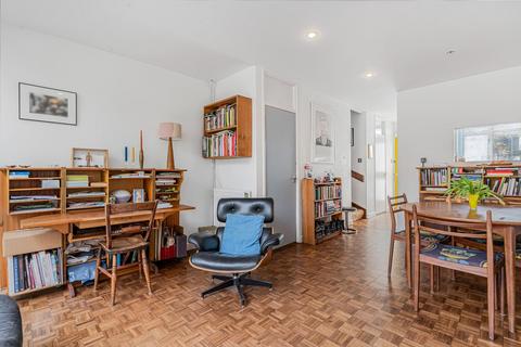 17 Hennel Close, London, SE23 2NT