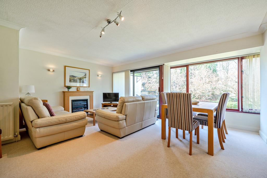 Lounge/dining room