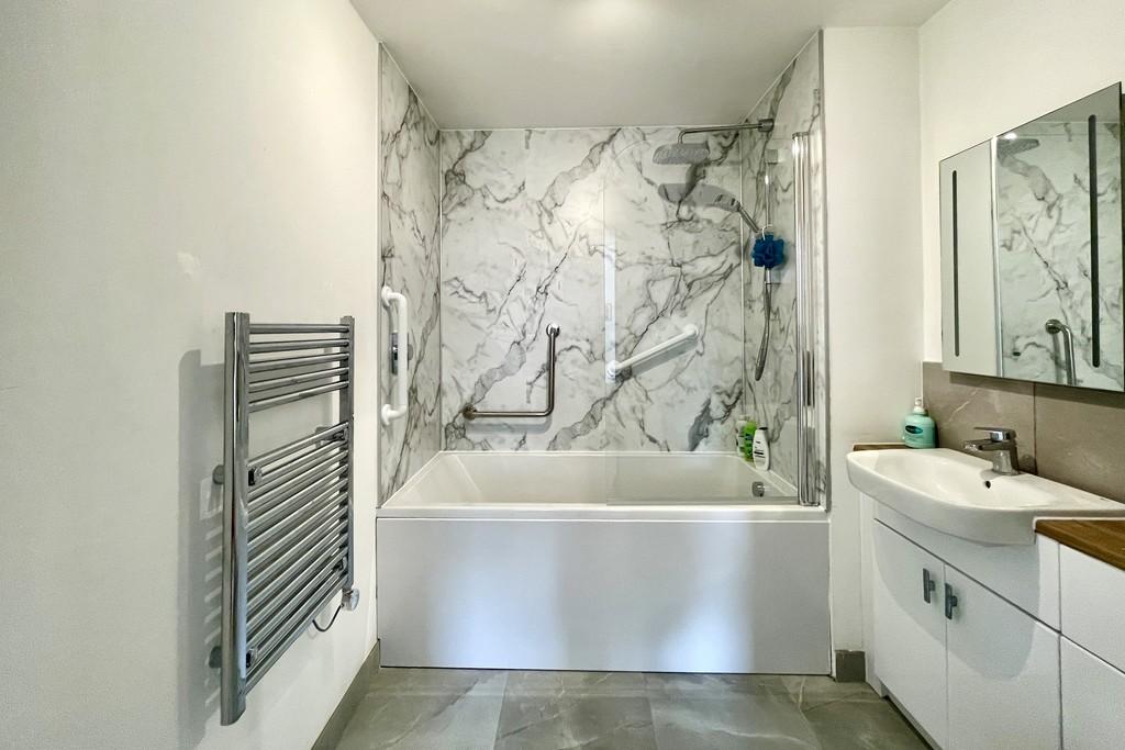 En Suite Bathroom