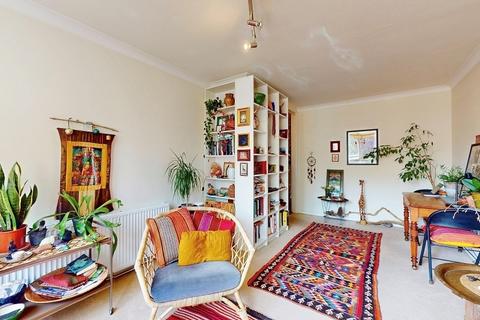 2 bedroom flat for sale, Clarendon Court, Kew Gardens Road, Kew, Richmond, Surrey TW9