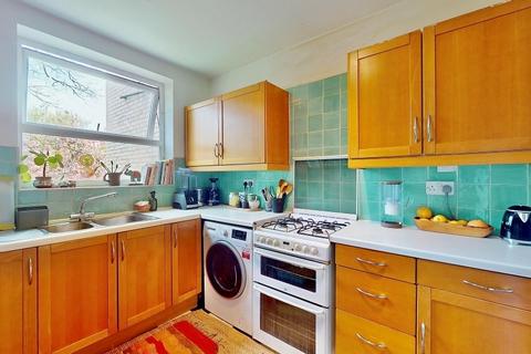 2 bedroom flat for sale, Clarendon Court, Kew Gardens Road, Kew, Richmond, Surrey TW9